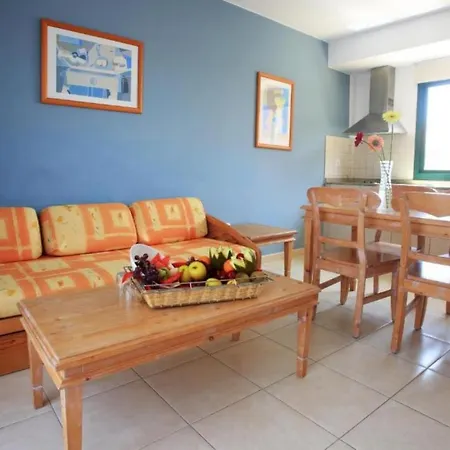 One Bedroom With All Inclusive, Pool, Wifi, Beach Apartman *